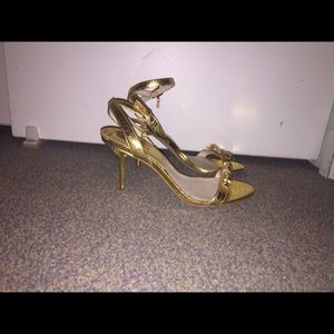 Super cute MICHAEL KORS goood sandals!